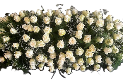 kistbedekking witte rozen